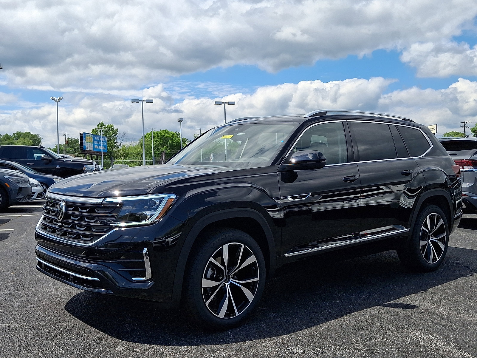 New 2026 Volkswagen Atlas SEL Premium R-Line AWD/4WD image 2