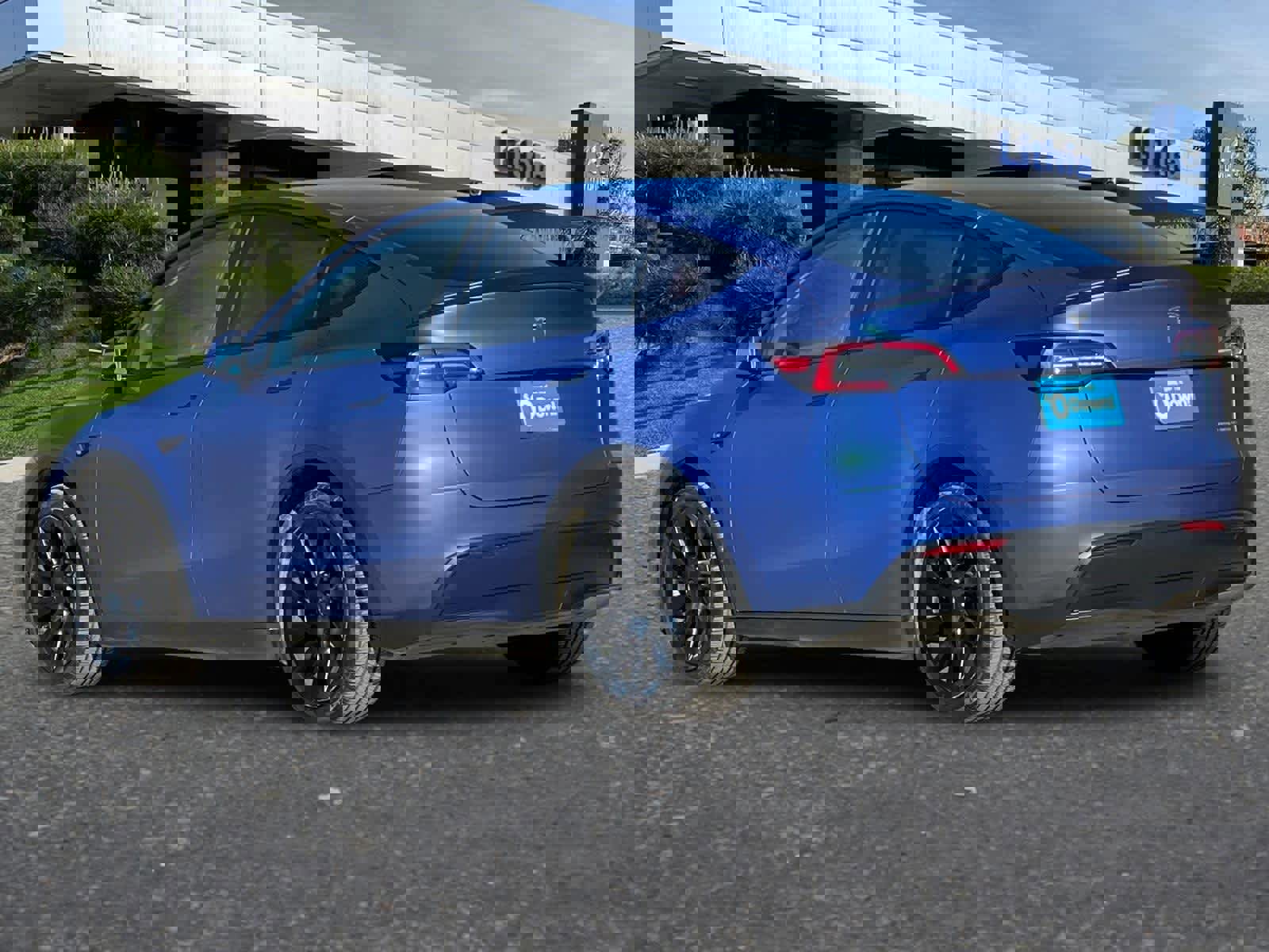 Used 2023 Tesla Model Y Long Range image 7