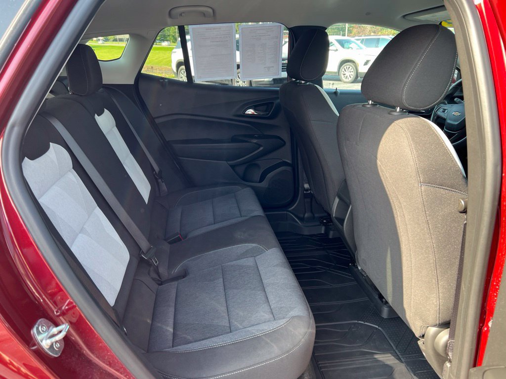 Used 2024 Chevrolet Trax LS w/ LS Convenience Package FWD image 26