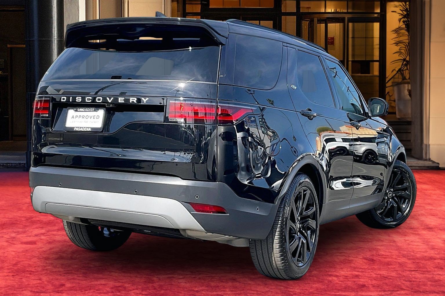 Certified 2025 Land Rover Discovery S AWD/4WD image 12