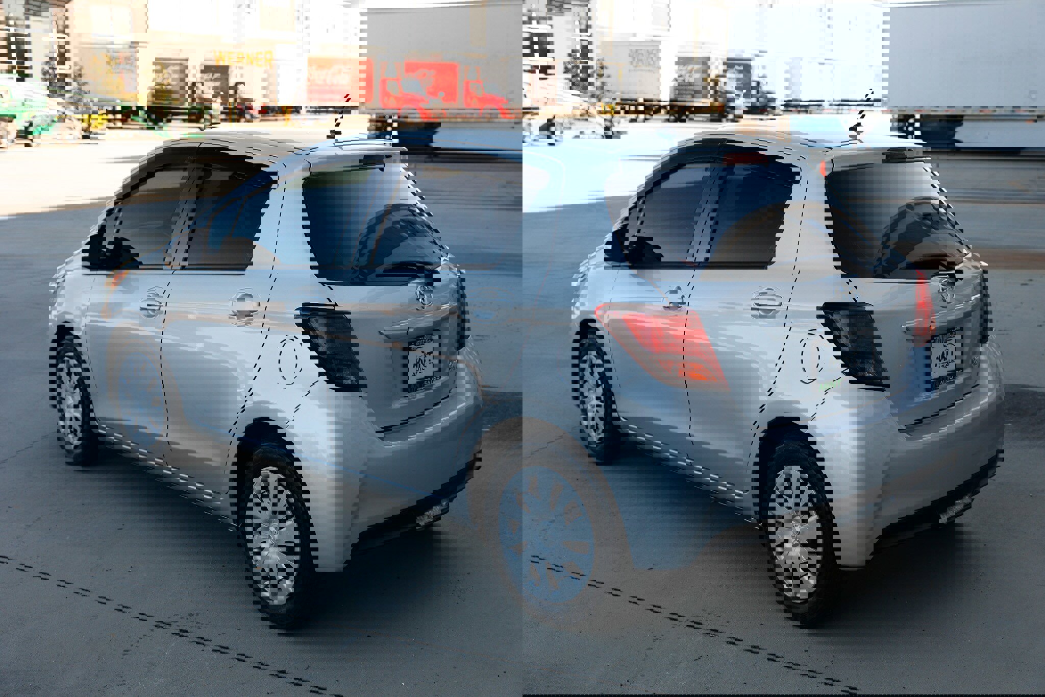 Used 2016 Toyota Yaris L image 10