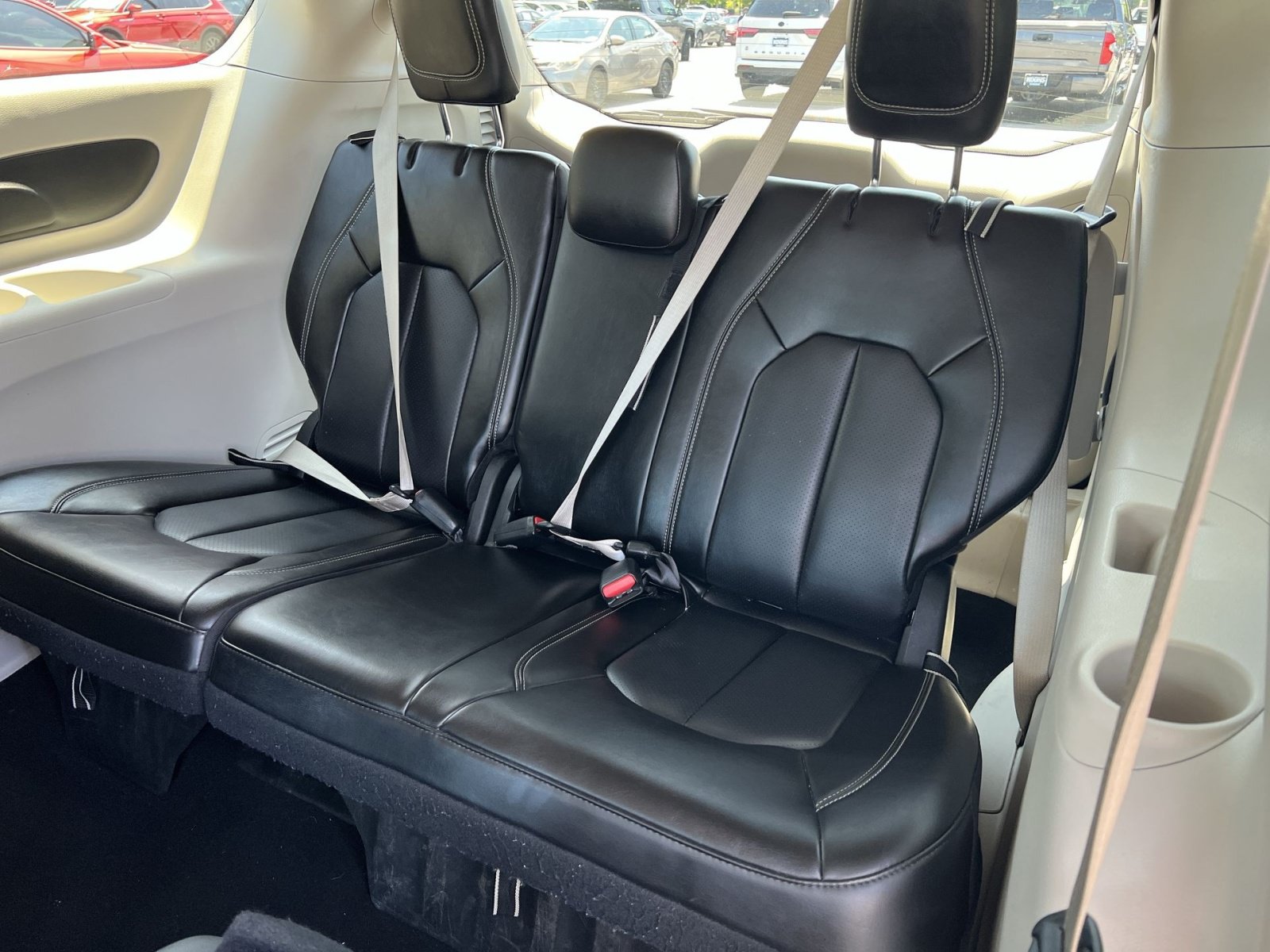 Used 2023 Chrysler Pacifica Touring-L FWD image 26