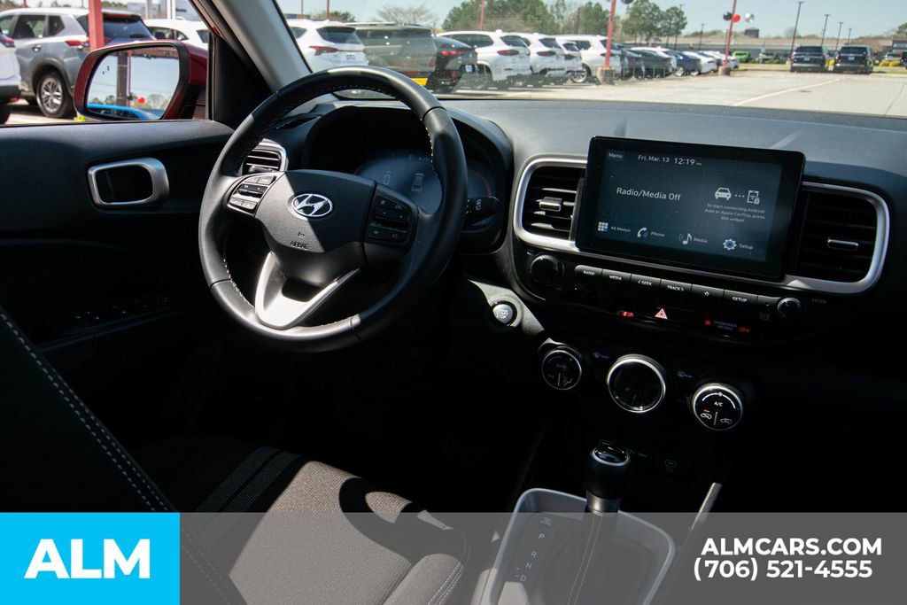 Used 2025 Hyundai Venue SEL FWD image 18
