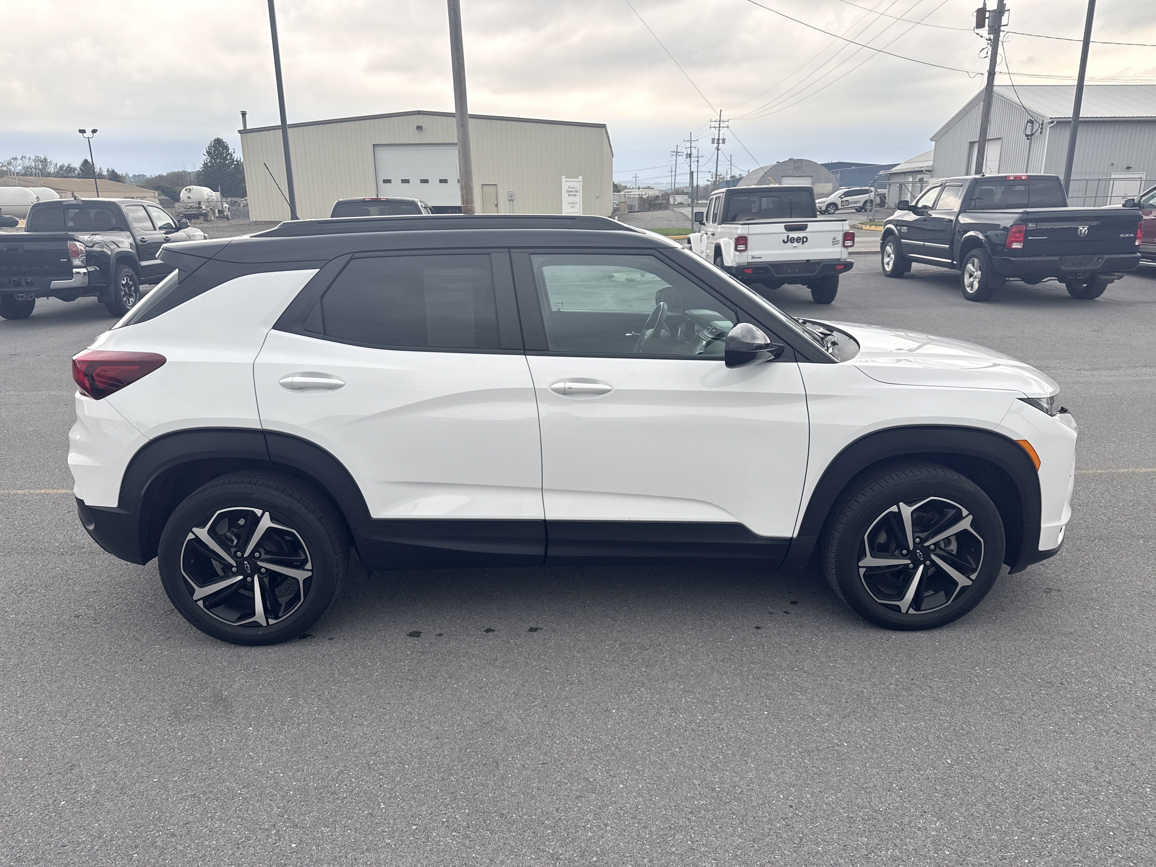 Used 2023 Chevrolet TrailBlazer RS w/ Convenience Package AWD/4WD image 4
