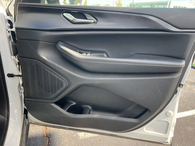 Used 2023 Jeep Grand Cherokee L Laredo image 32