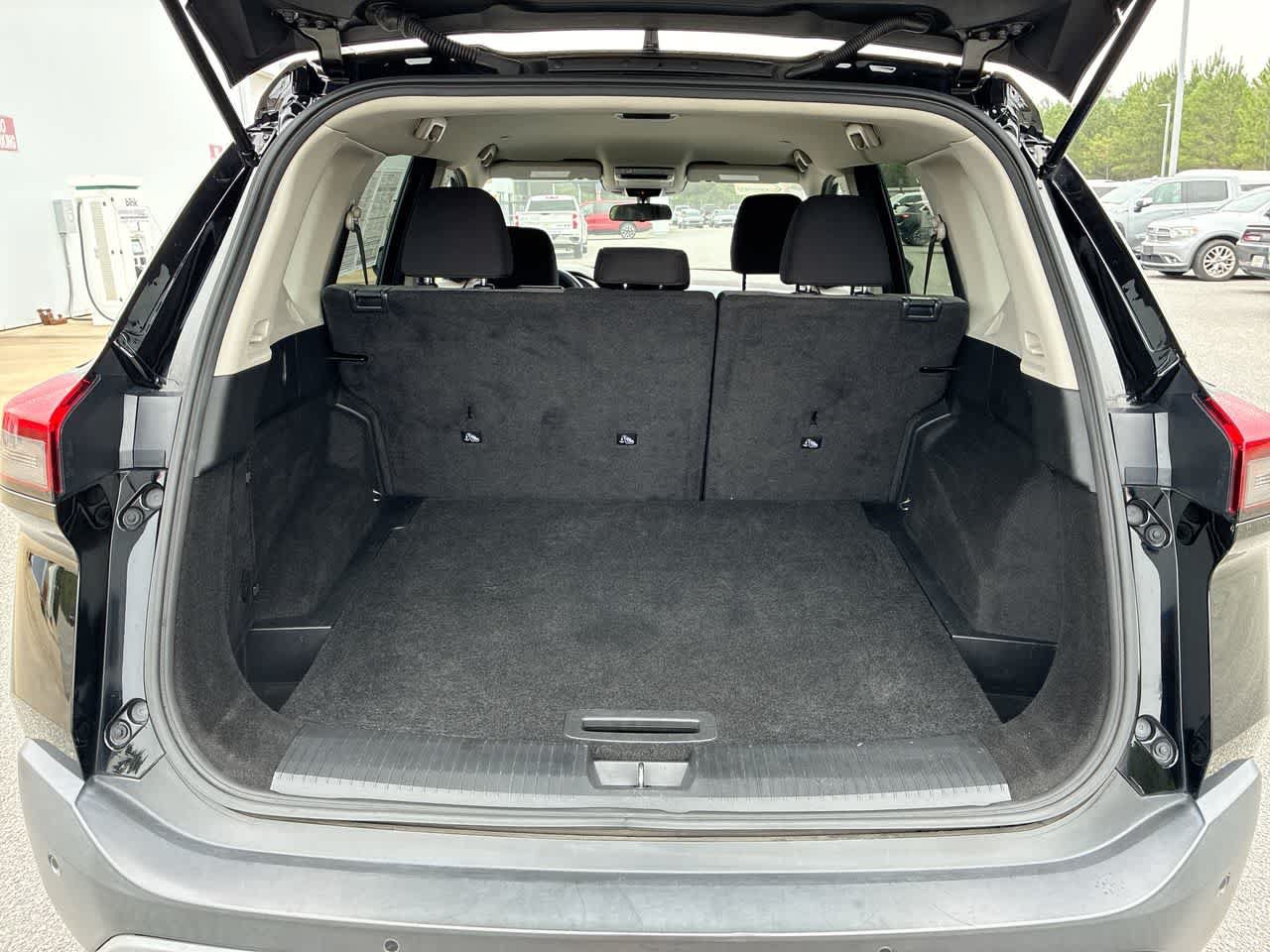 Used 2023 Nissan Rogue SV FWD image 24