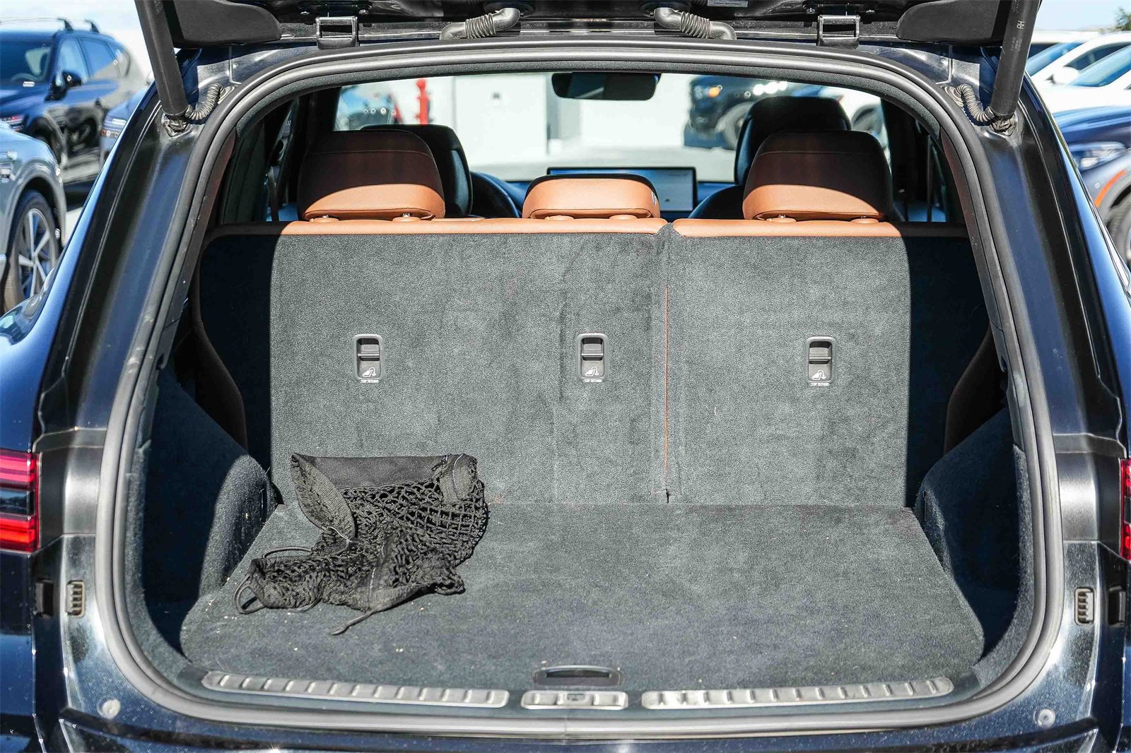 Used 2023 Genesis GV70 2.5T w/ Advanced Package image 24