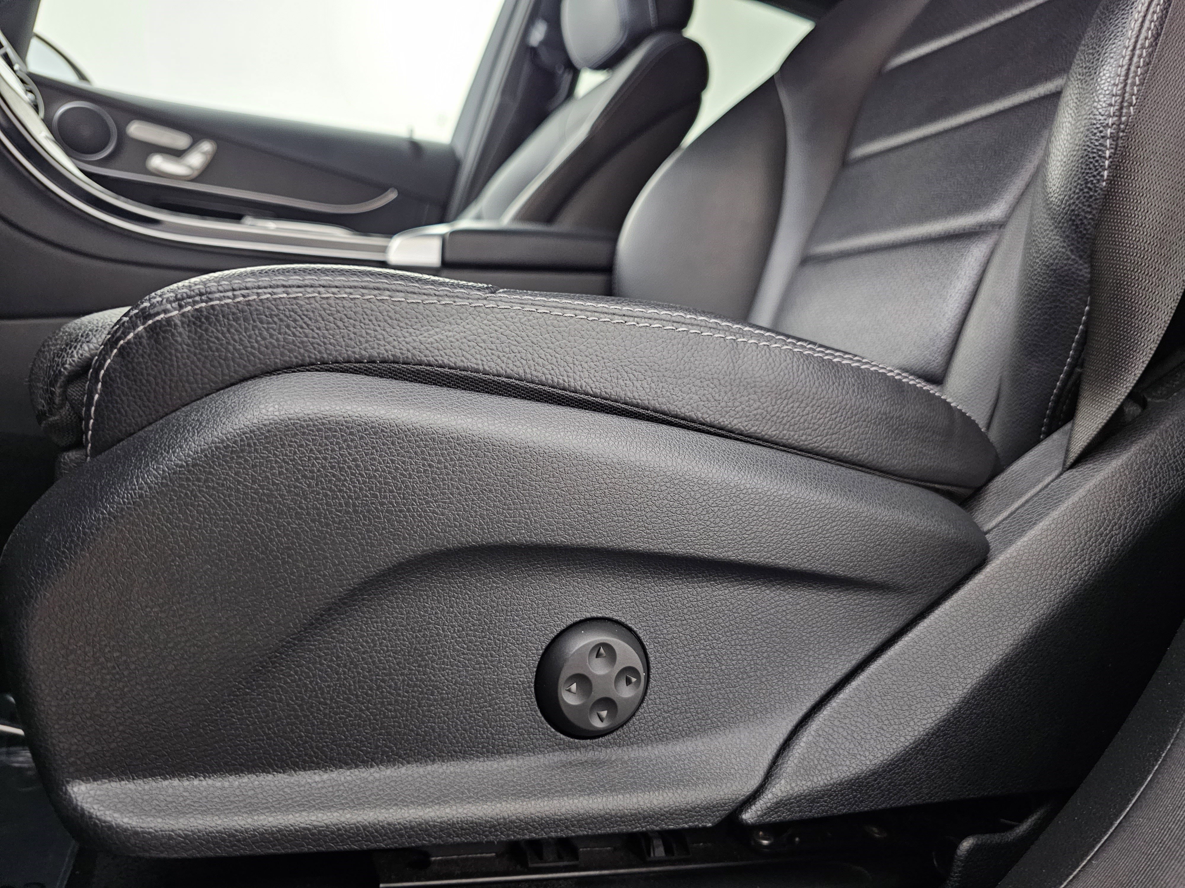 Certified 2022 Mercedes-Benz GLC 300 4MATIC w/ Multimedia Package Lite image 10