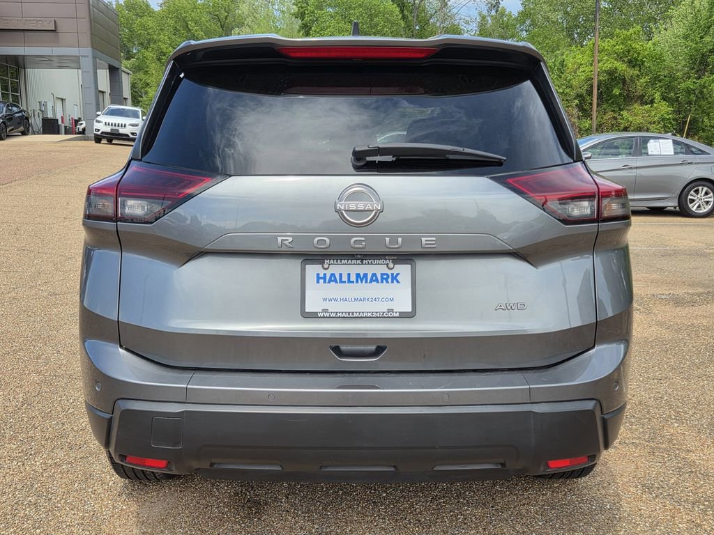 Used 2024 Nissan Rogue S image 5