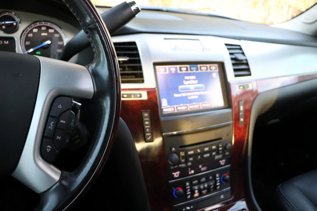 Used 2014 Cadillac Escalade ESV Premium image 13