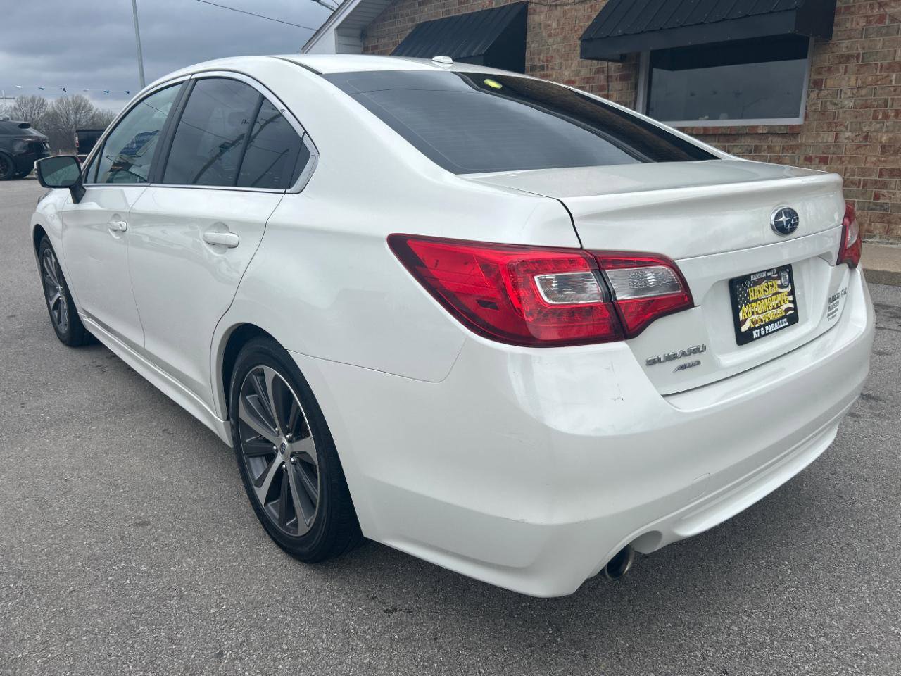 Used 2015 Subaru Legacy 2.5i Limited AWD/4WD image 9