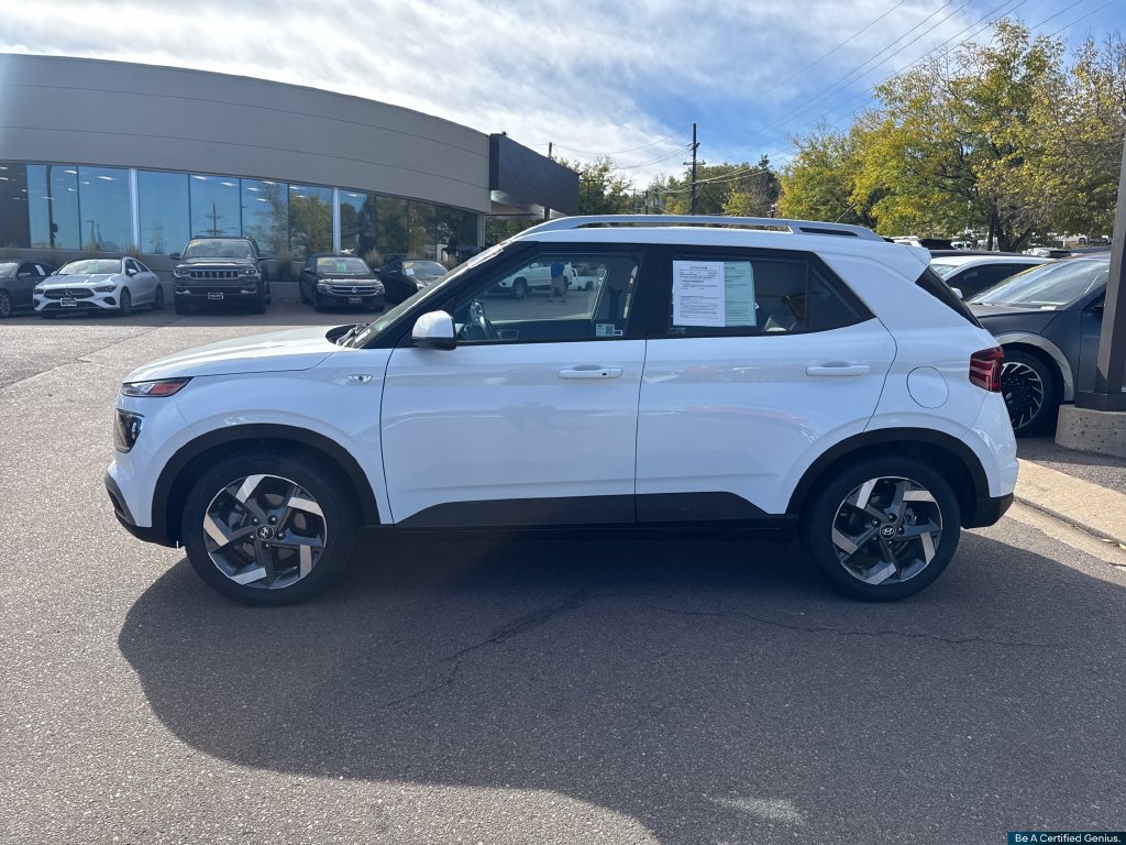 Certified 2025 Hyundai Venue SEL FWD image 31
