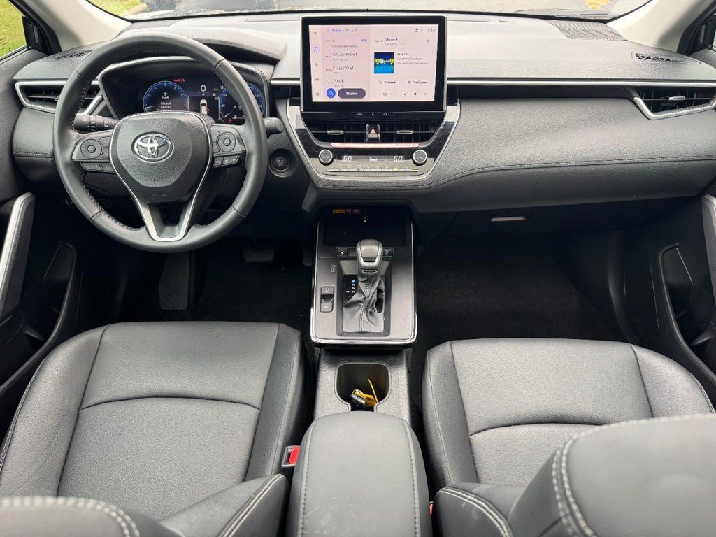 Used 2026 Toyota Corolla Cross XLE w/ Convenience Package FWD image 15