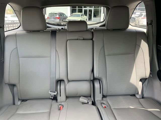 Used 2017 Toyota Highlander Limited FWD image 32