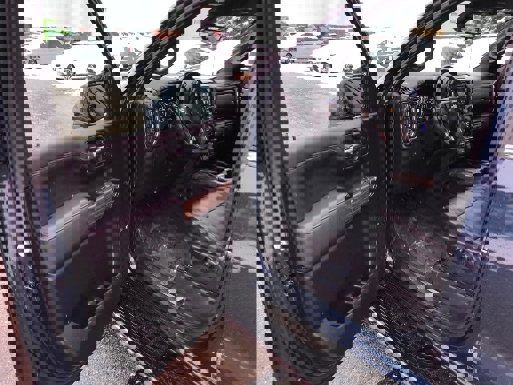 Used 2020 Chevrolet Silverado 1500 High Country w/ Technology Package image 11