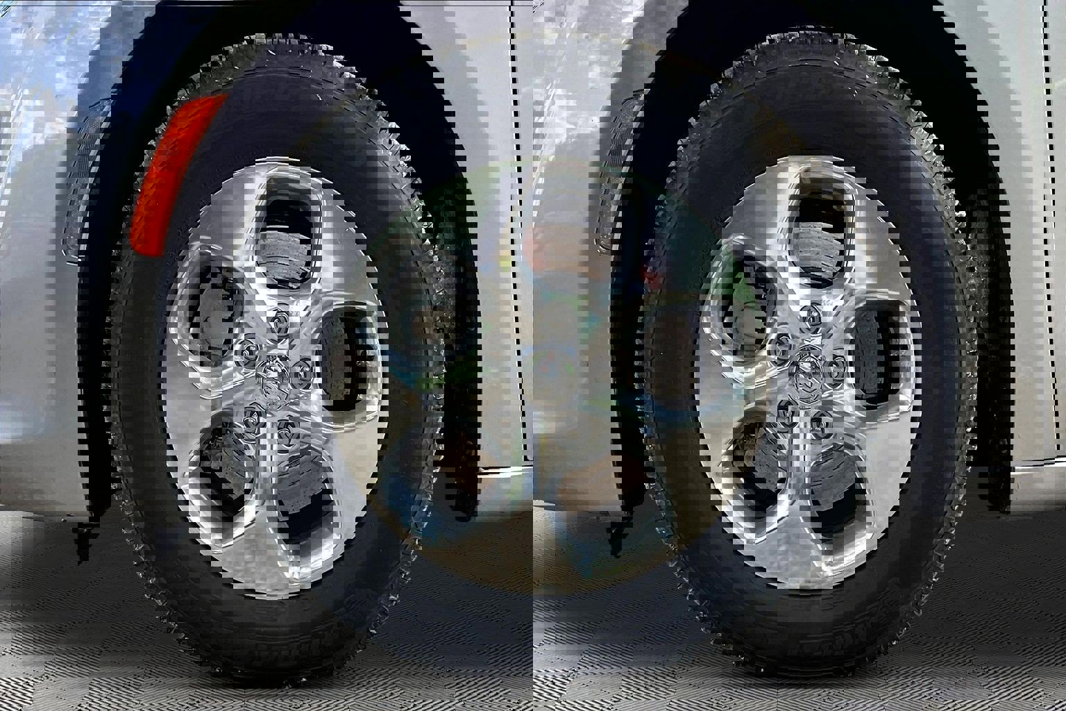 Used 2018 Chrysler Pacifica Touring-L image 31