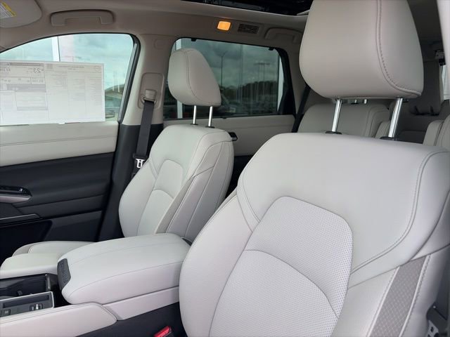 New 2026 Nissan Pathfinder SL image 9