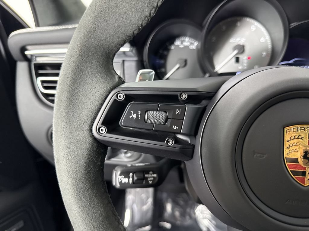 Certified 2025 Porsche Macan GTS AWD/4WD image 37