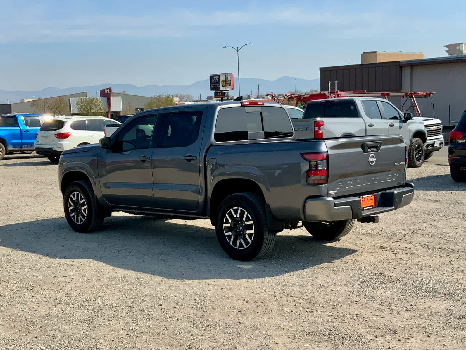 Used 2024 Nissan Frontier SL w/ Technology Package AWD/4WD image 3