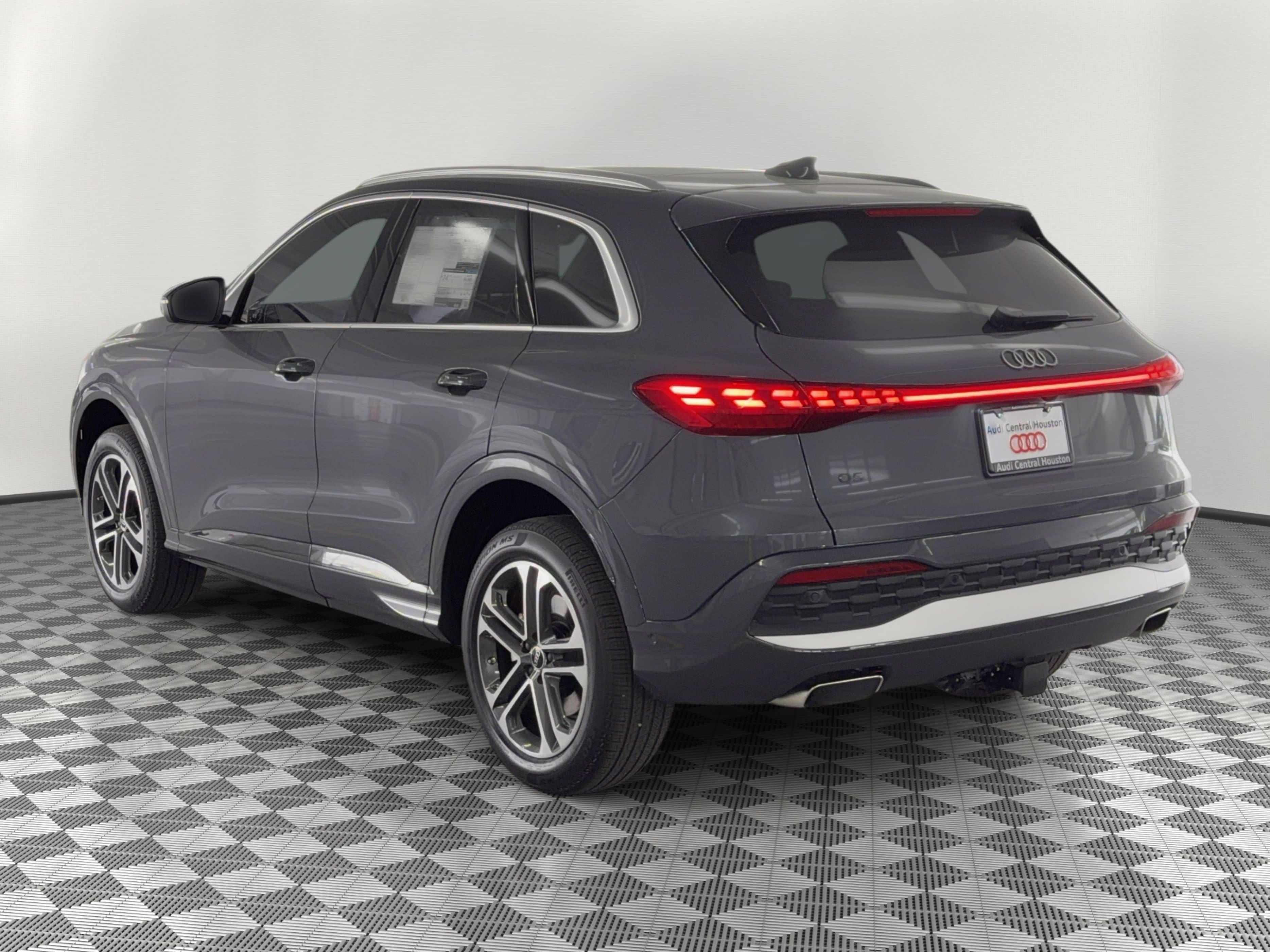 New 2026 Audi Q5 Premium image 3