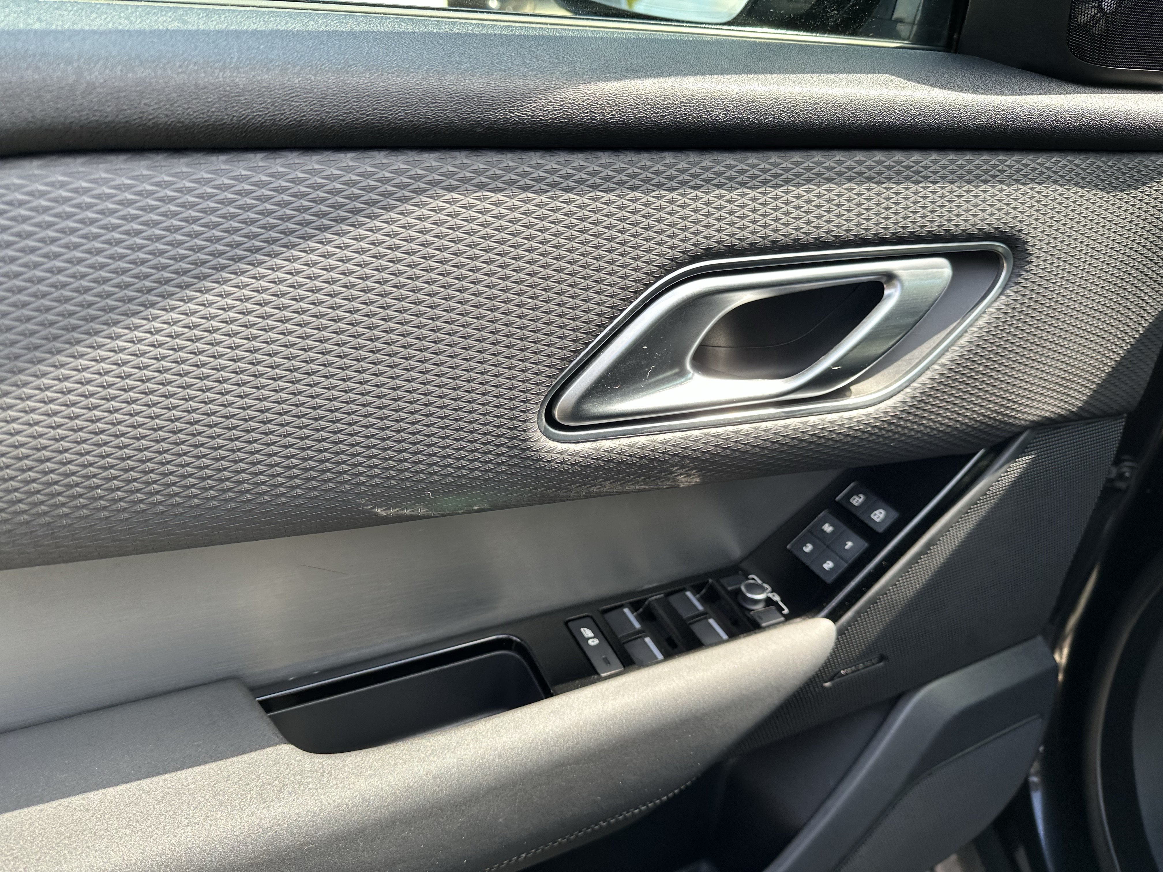 Certified 2023 Land Rover Range Rover Velar R-Dynamic S AWD/4WD image 15