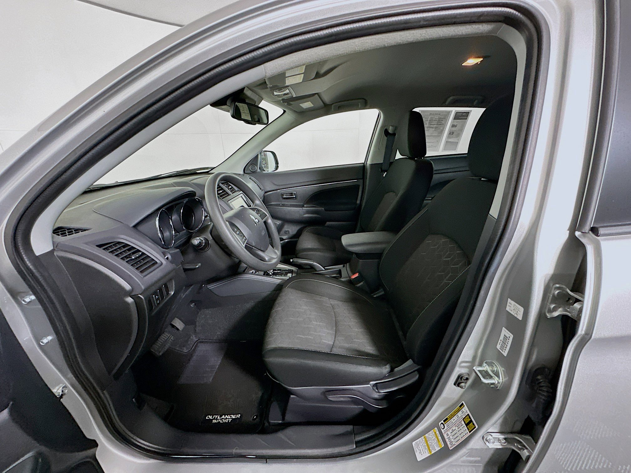 Used 2025 Mitsubishi Outlander Sport ES image 13