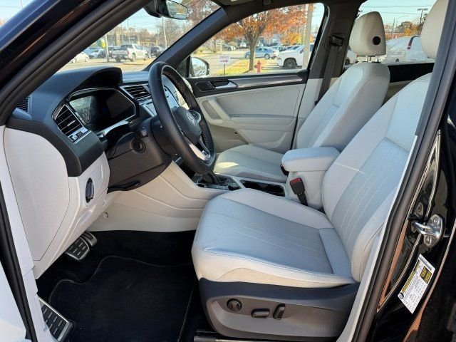 Used 2023 Volkswagen Tiguan SE R-Line image 12