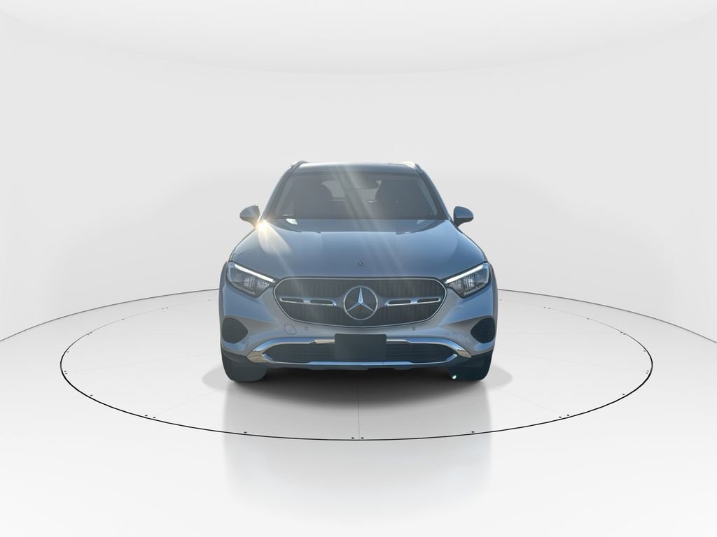 Used 2025 Mercedes-Benz GLC 350e 4MATIC image 3