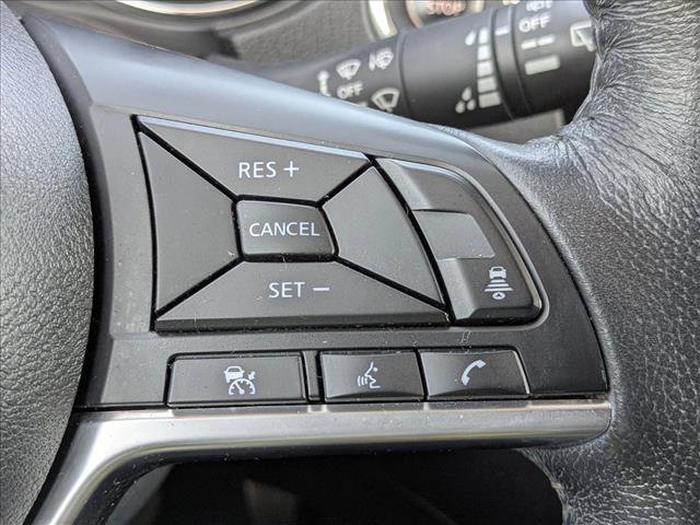 Used 2018 Nissan Rogue SV w/ Premium Package image 16