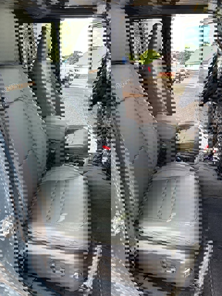 New 2025 Jeep Gladiator Mojave w/ Convenience Group image 15