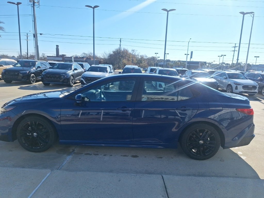 Used 2025 Toyota Camry SE image 5