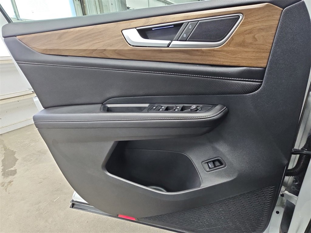 Used 2025 Volkswagen Atlas SE image 27