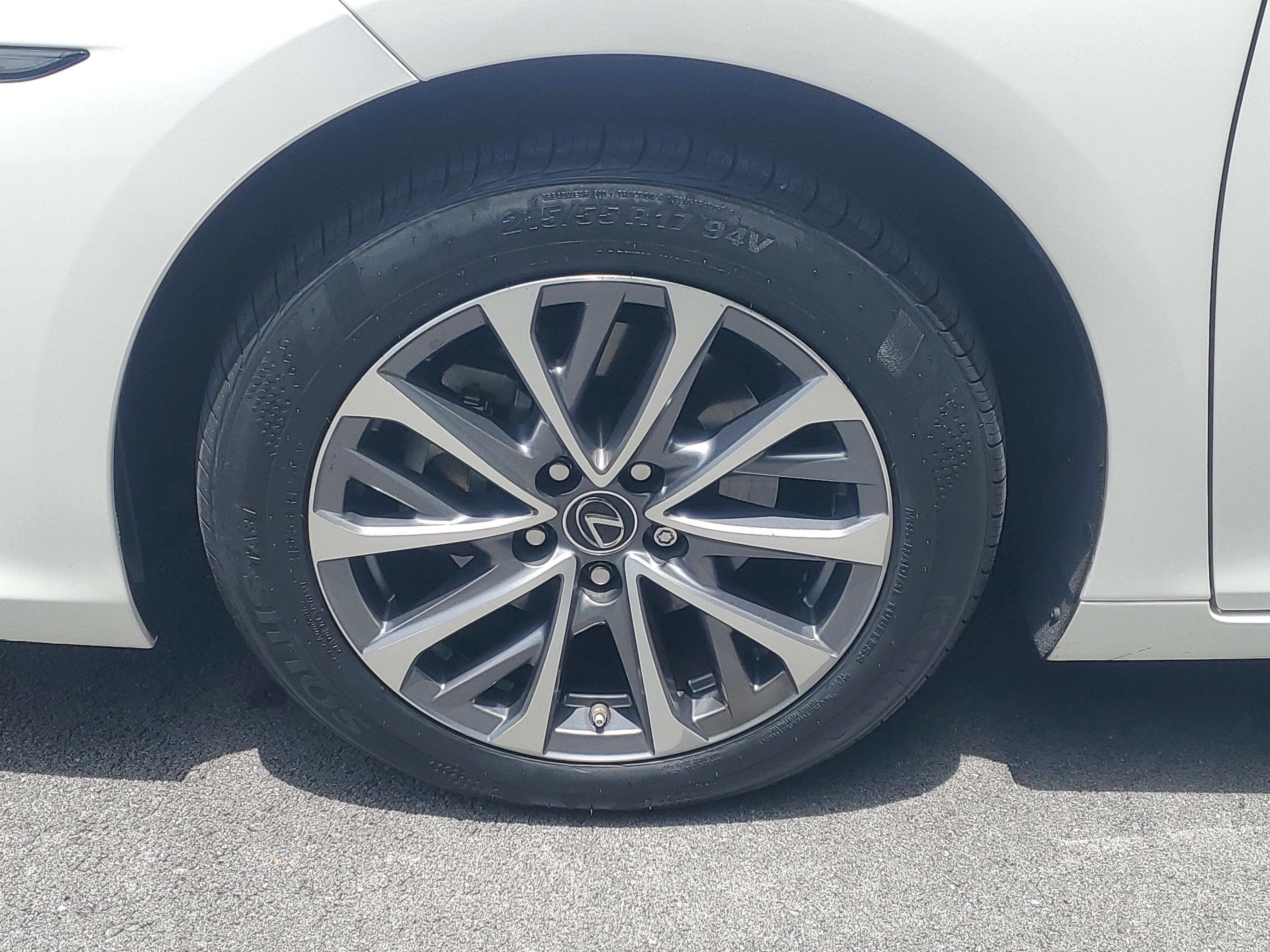 Used 2023 Lexus ES 350 w/ Accessory Package (Z2) FWD image 4