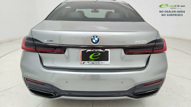 Used 2022 BMW 740i xDrive w/ M Sport Package AWD/4WD image 12