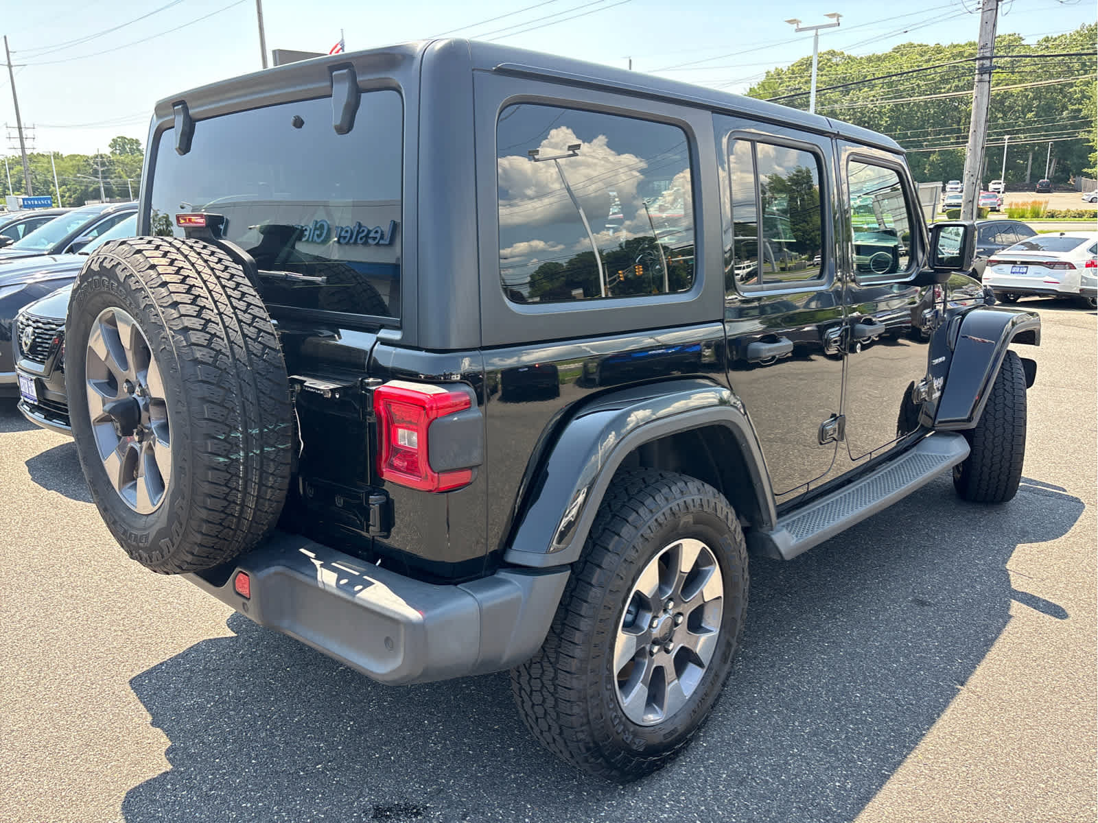 Used 2018 Jeep Wrangler Unlimited Sahara AWD/4WD image 34