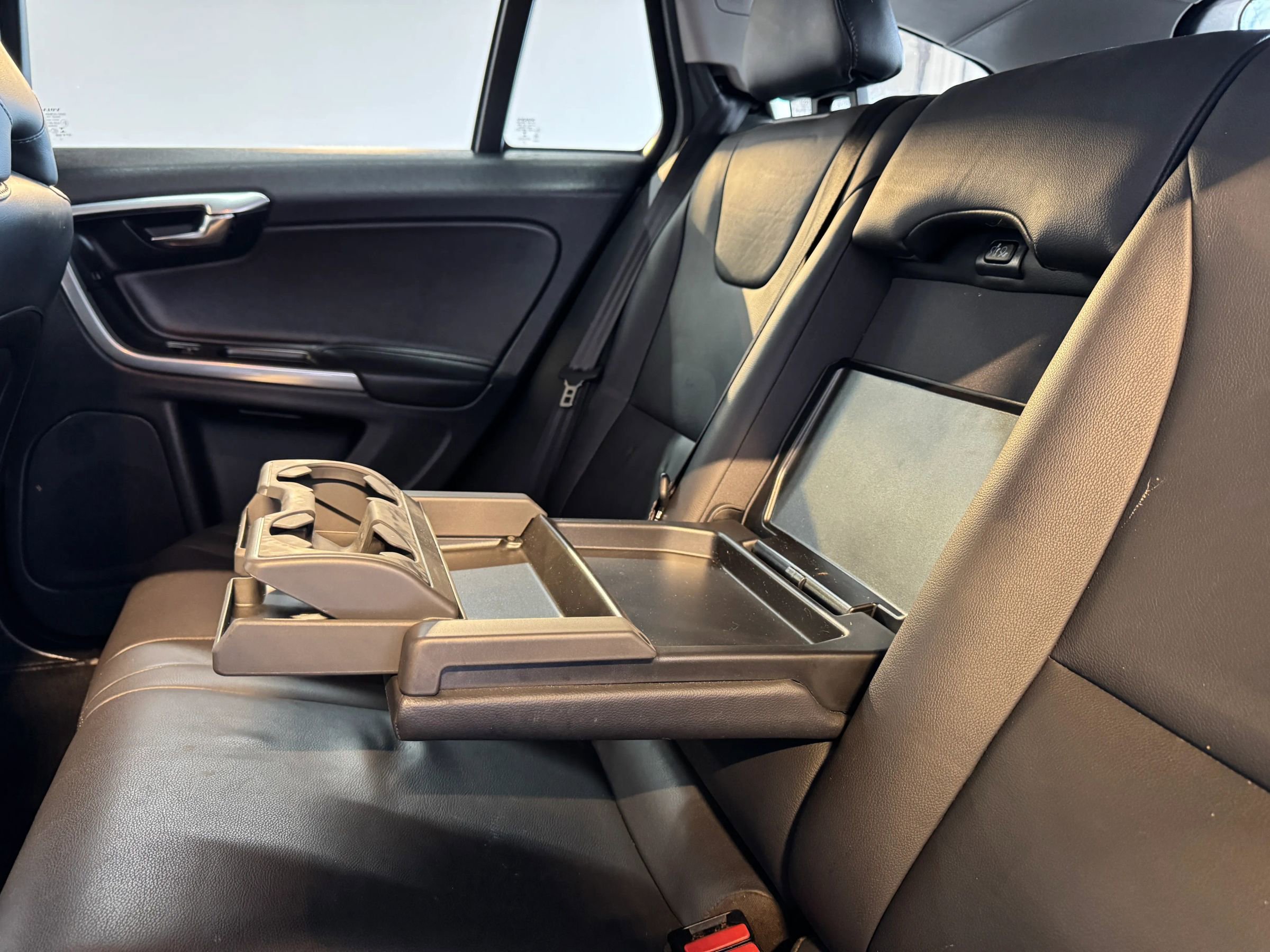 Used 2016 Volvo V60 T5 Premier w/ Convenience Package image 23