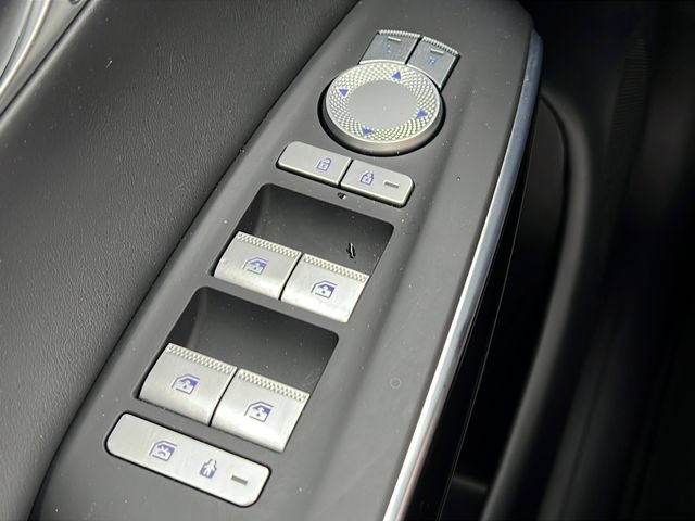 Certified 2025 Genesis GV70 2.5T AWD/4WD image 23