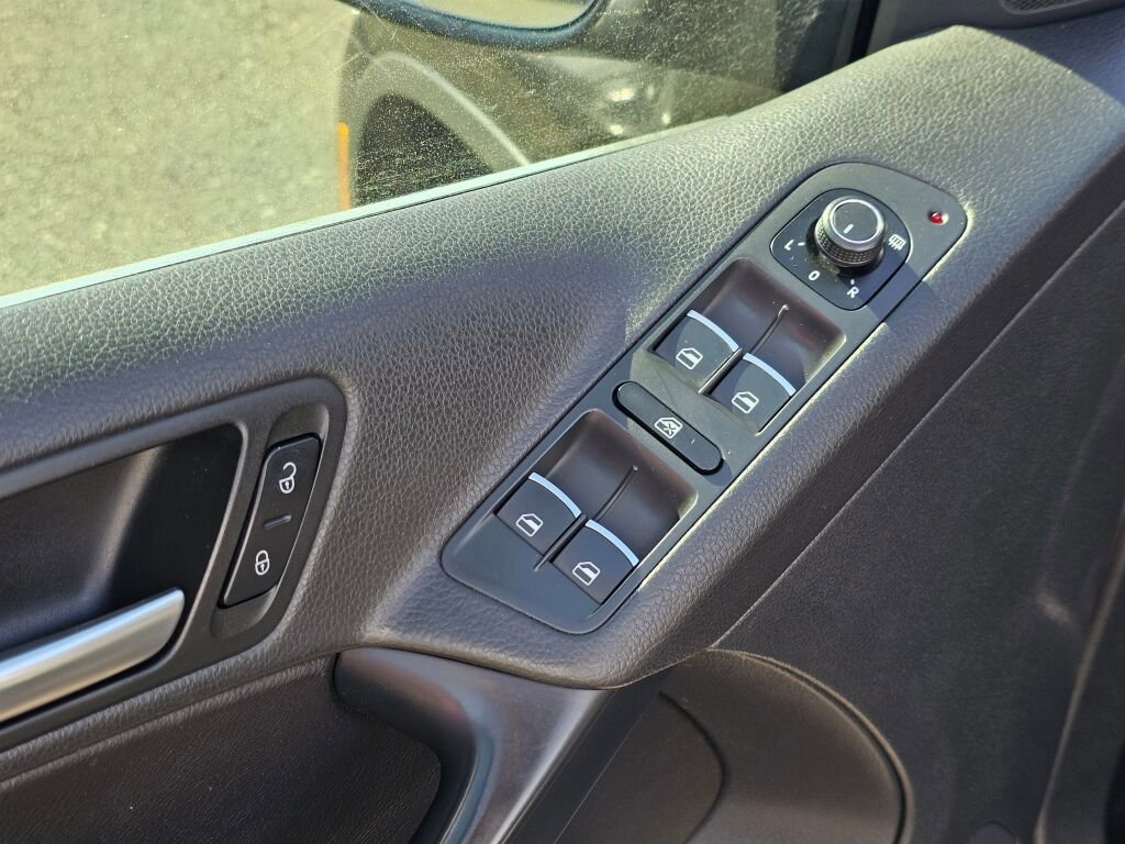 Used 2017 Volkswagen Tiguan Wolfsburg Edition AWD/4WD image 31