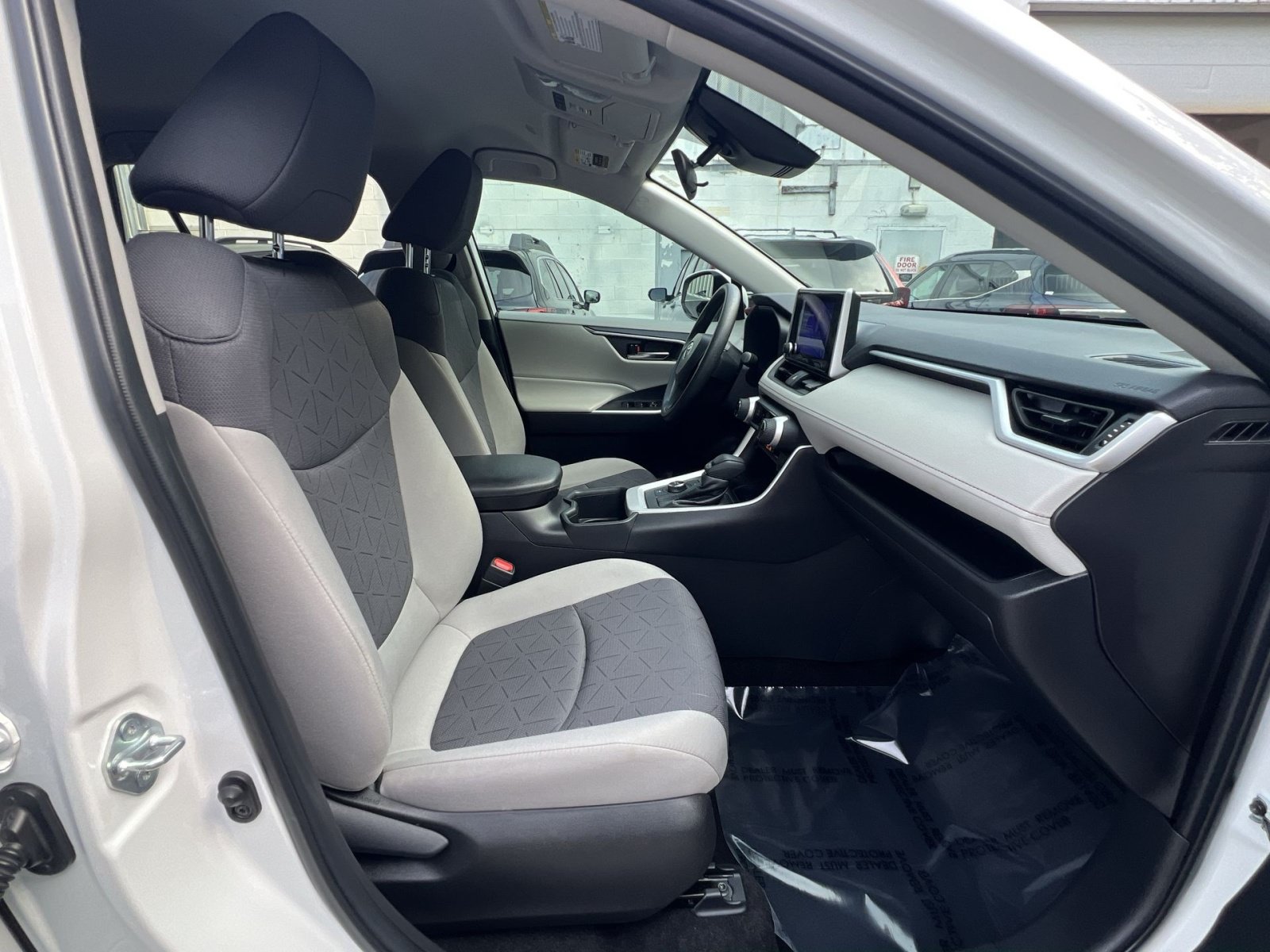 Used 2024 Toyota RAV4 XLE AWD/4WD image 31
