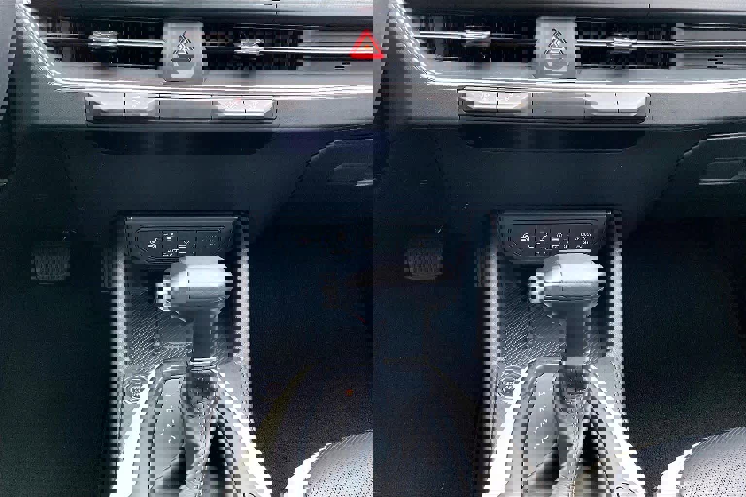 Used 2025 Kia K4 GT-Line w/ GT-Line Premium Package image 32