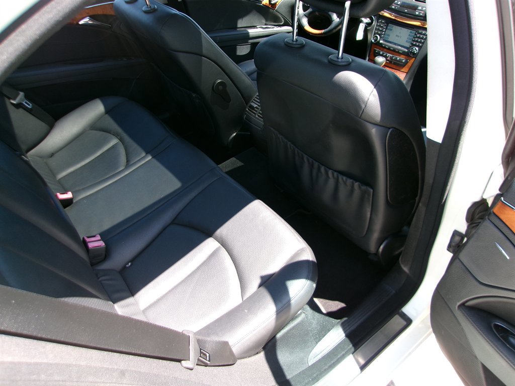 Used 2008 Mercedes-Benz E 350 4MATIC Sedan image 19