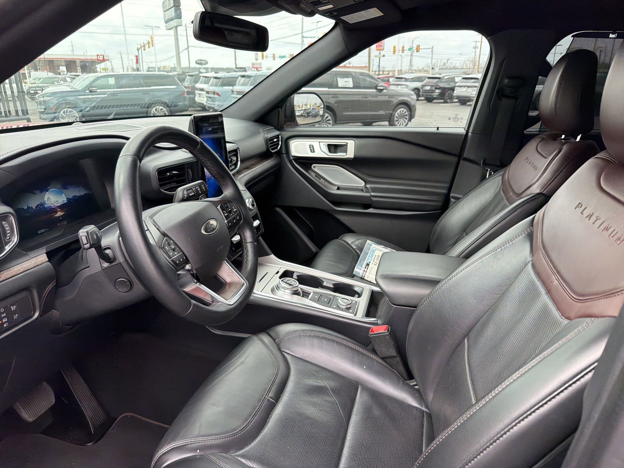 Used 2020 Ford Explorer Platinum w/ Premium Technology Package image 12