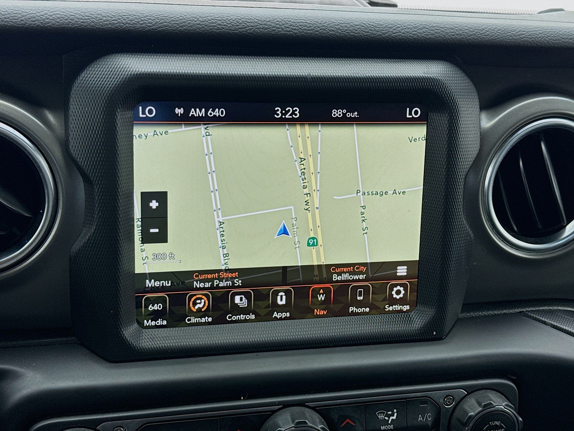 Used 2022 Jeep Wrangler Unlimited Rubicon 4xe AWD/4WD image 9