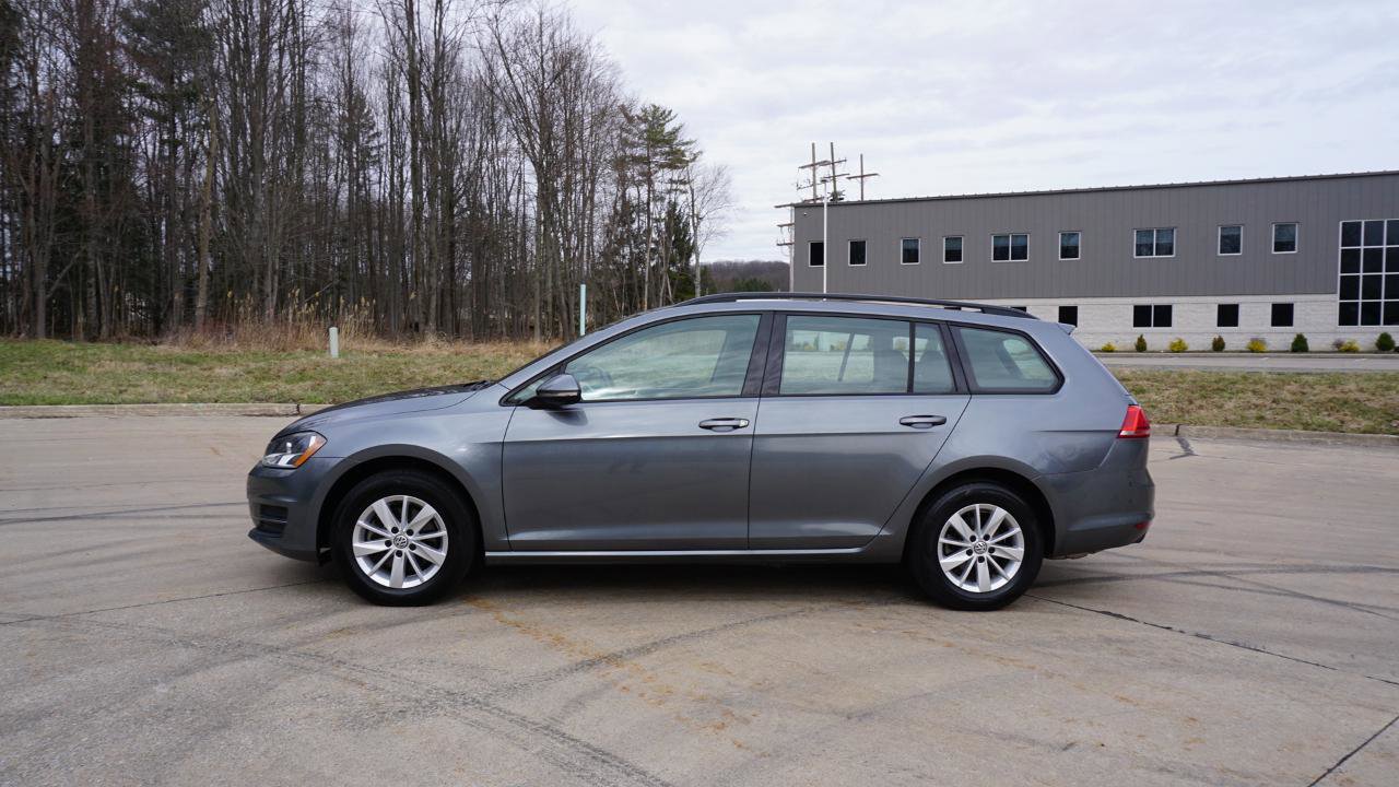 Used 2015 Volkswagen Golf S FWD image 2