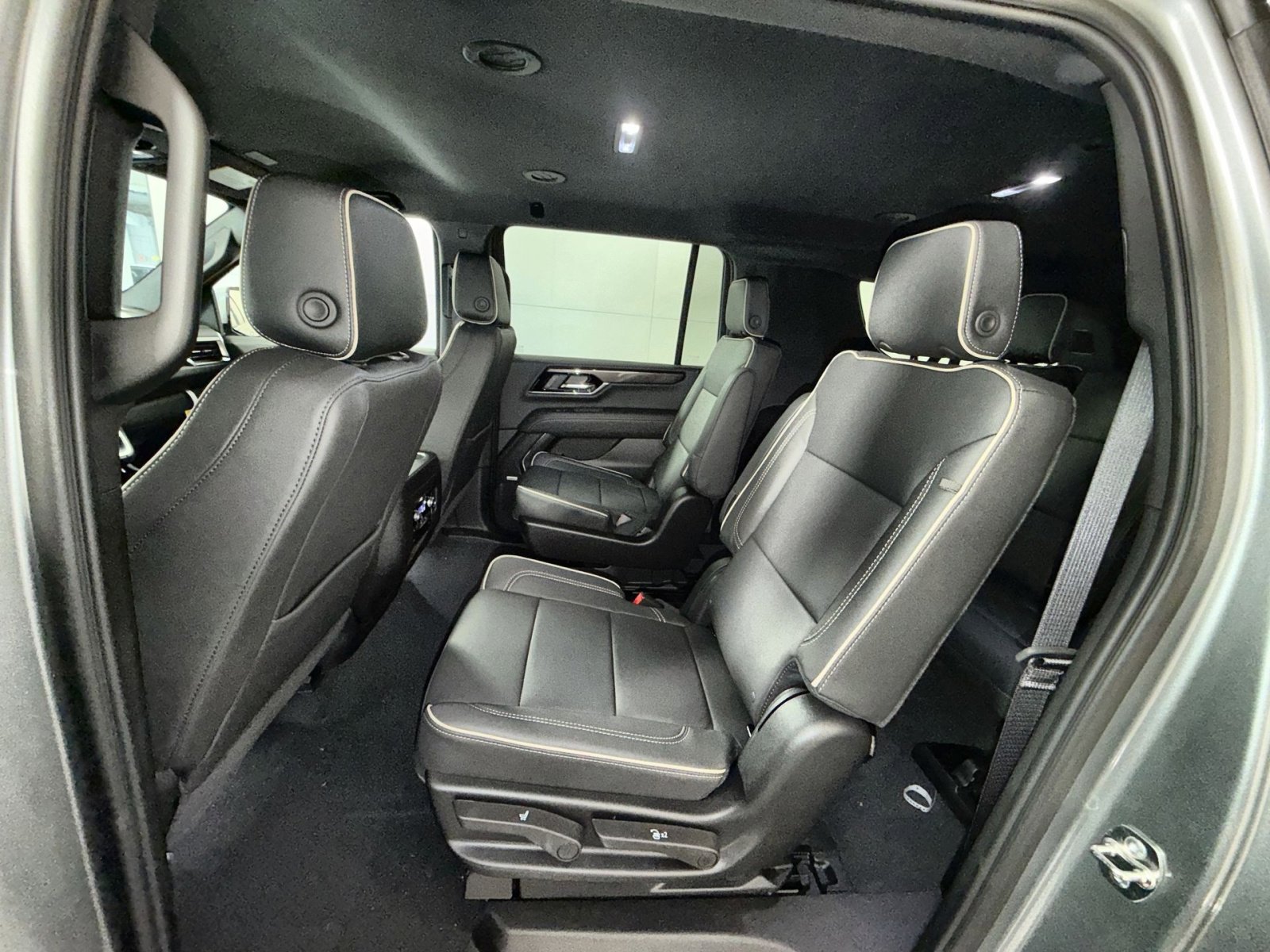 New 2026 GMC Yukon XL Elevation image 24