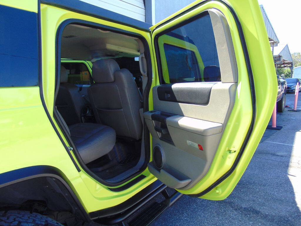Used 2004 HUMMER H2 w/ Preferred Equipment Group image 31