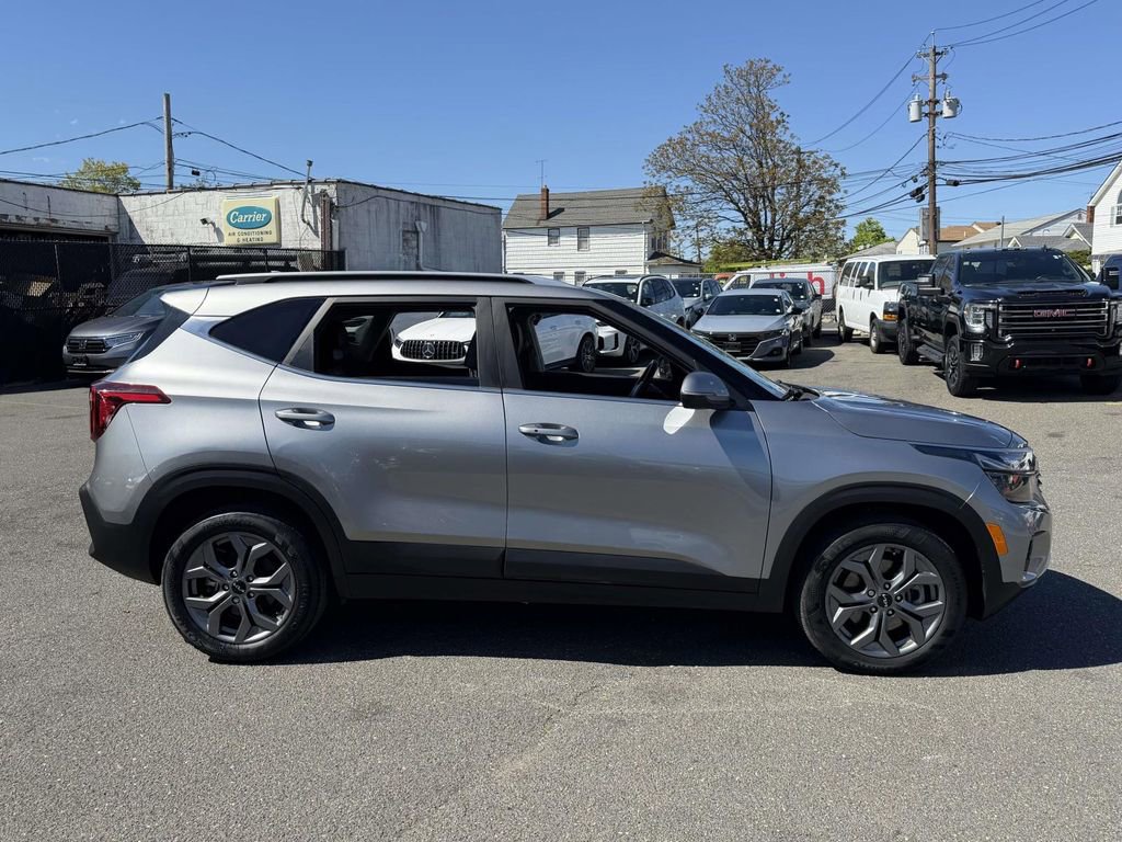 Used 2024 Kia Seltos S AWD/4WD image 8