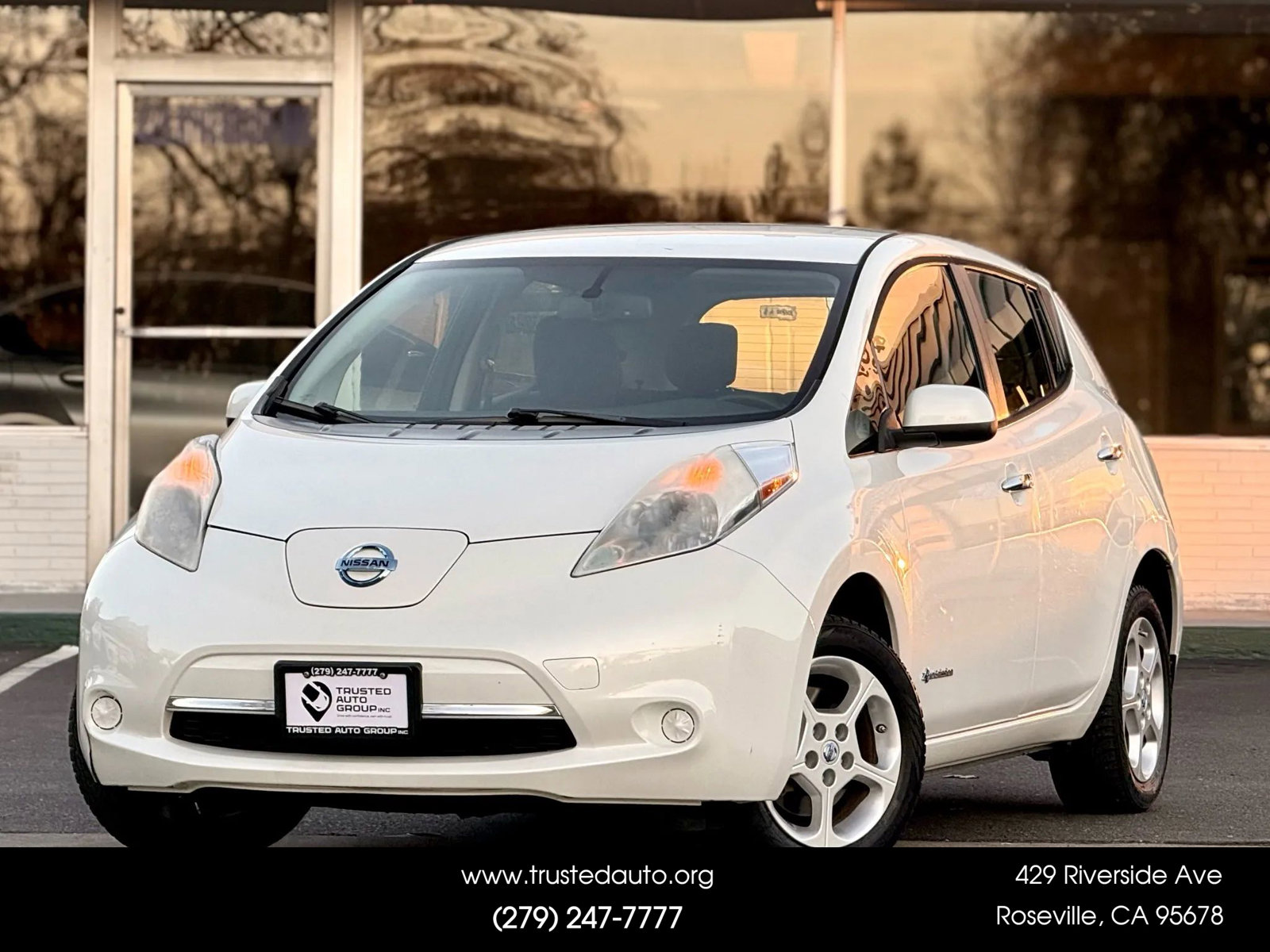 Used 2014 Nissan Leaf SV image 1