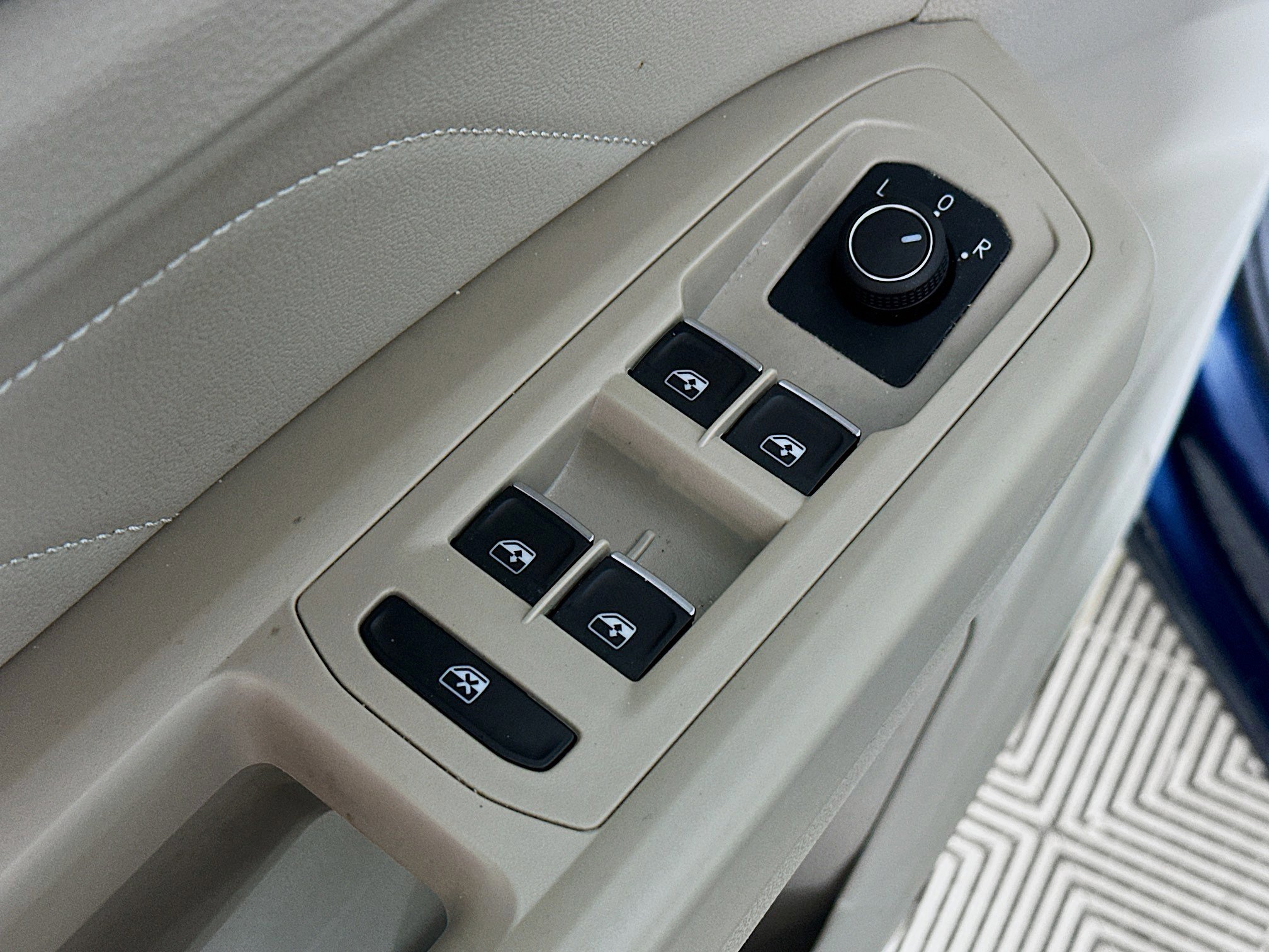 Certified 2022 Volkswagen Atlas SE image 17