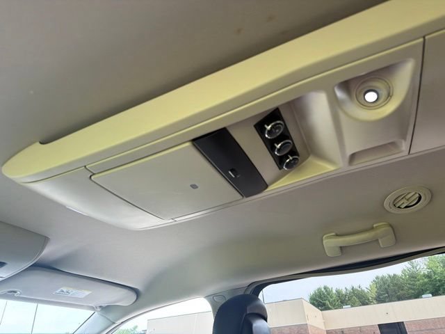 Used 2015 Chrysler Town & Country Touring-L w/ Driver Convenience Group FWD image 11